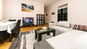 Deluxe Apartment, 2 Bedrooms, City View | Living room - Apartment Khreschatyk 15 (Kyiv)