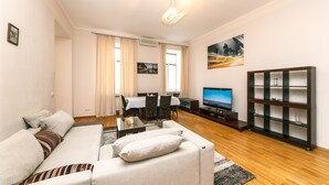 Deluxe Apartment, 2 Bedrooms, City View | Living room - Apartment Khreschatyk 15 (Kyiv)