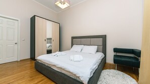 2 bedrooms, premium bedding, minibar, desk - Apartment Khreschatyk 15 (Kyiv)