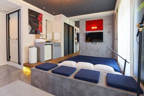 Cortinas blackout, tabla de planchar con plancha y wifi gratis 