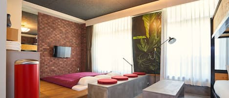 Habitación cuádruple Confort | Cortinas blackout, tabla de planchar con plancha y wifi gratis
