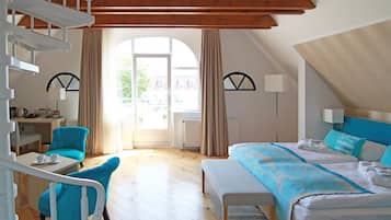 Junior-Suite | 1 Schlafzimmer, hochwertige Bettwaren, Zimmersafe, Schreibtisch