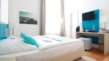 Double Room | 1 bedroom, premium bedding, in-room safe, desk