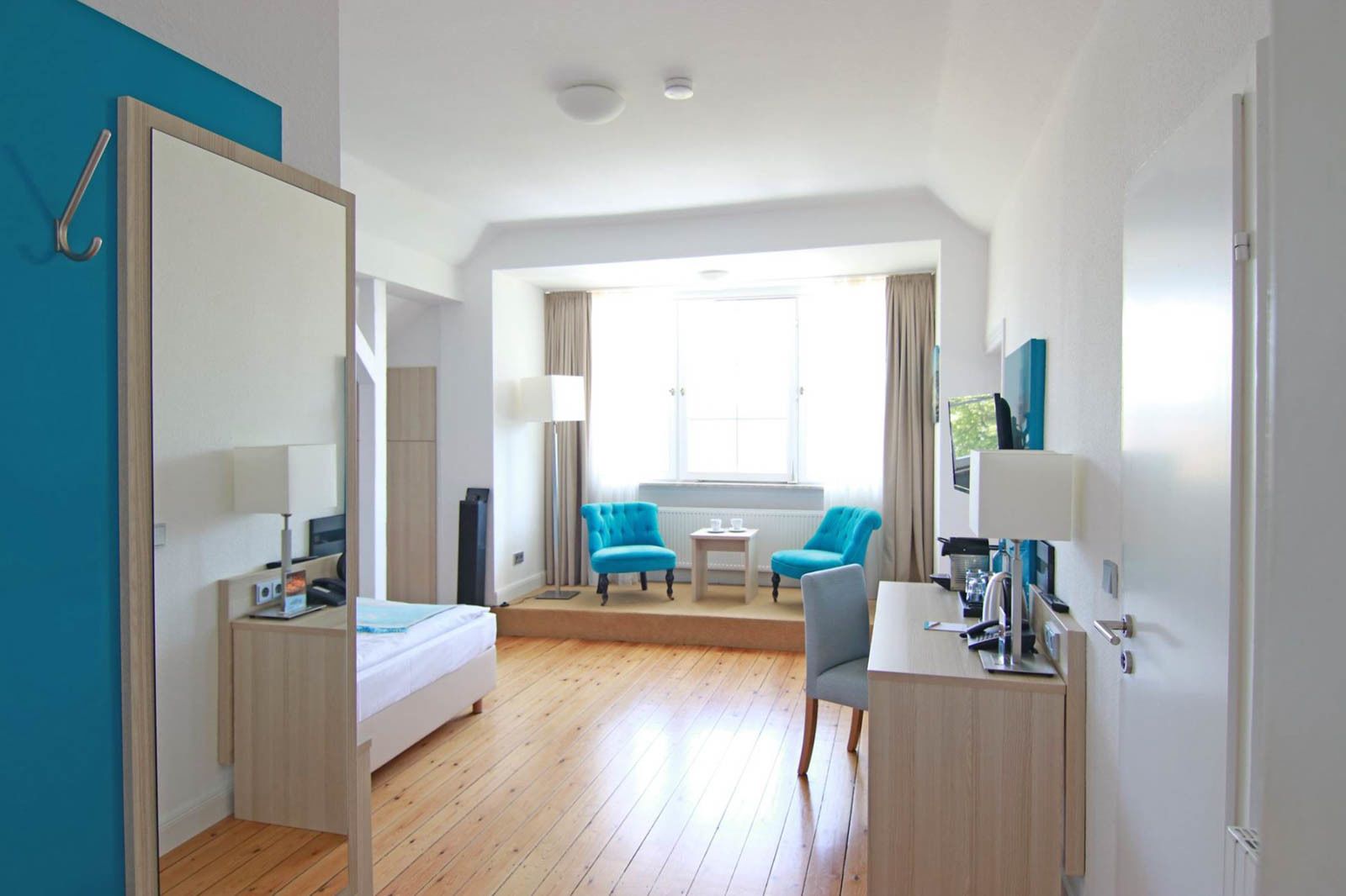Junior-Suite | 1 Schlafzimmer, hochwertige Bettwaren, Zimmersafe, Schreibtisch