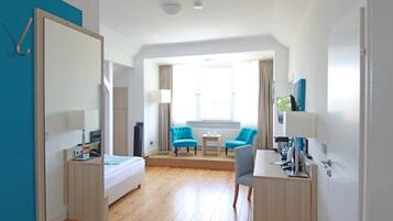 Junior-Suite | 1 Schlafzimmer, hochwertige Bettwaren, Zimmersafe, Schreibtisch