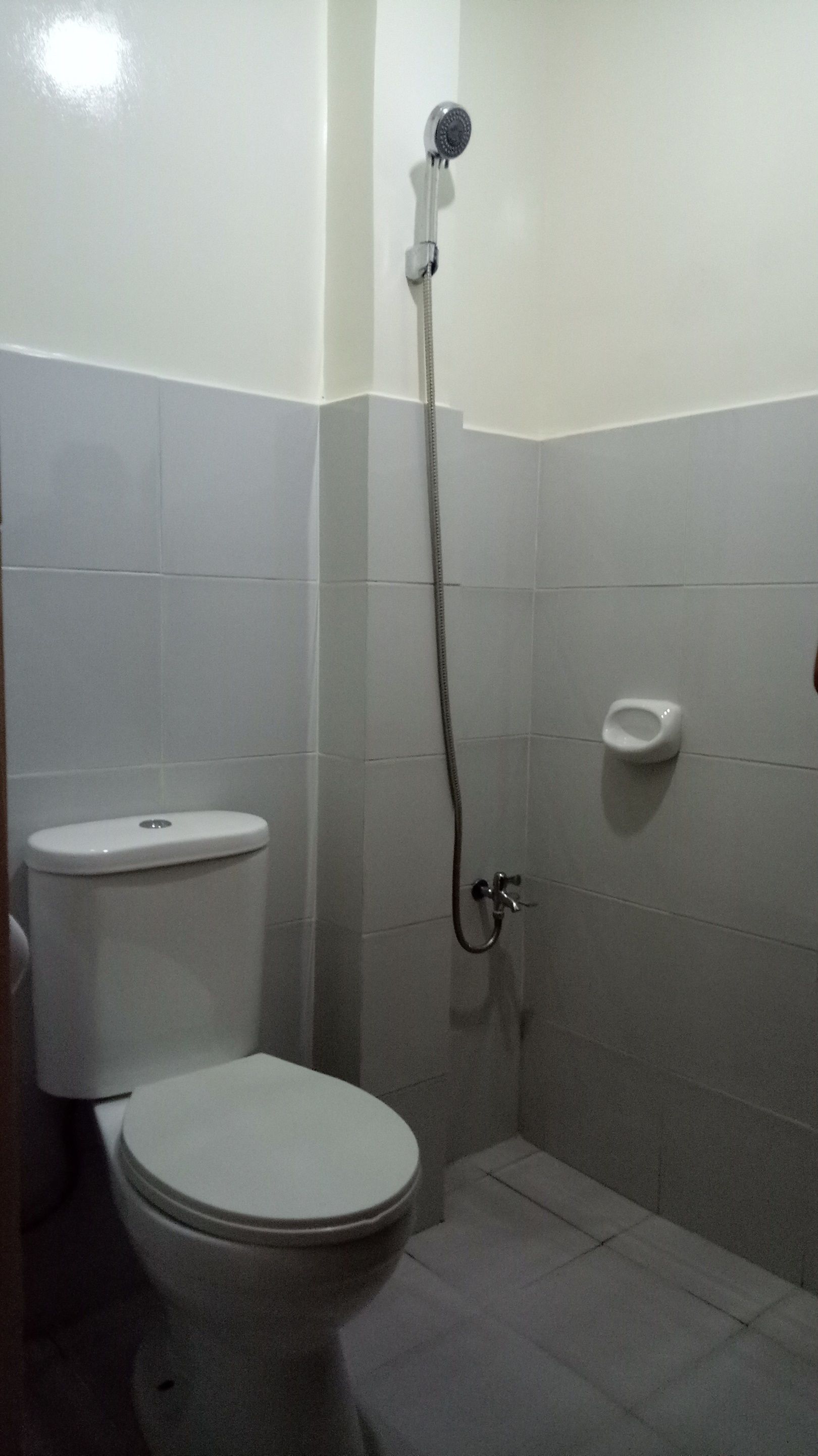 Dusj, toalettartikler (inkludert), bidé og håndklær