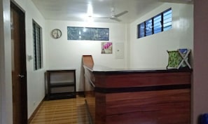 Quầy tiếp tân