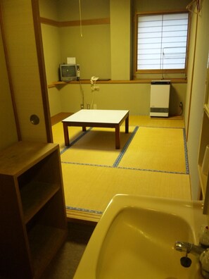 Japanese-style Room, Shared Bathroom