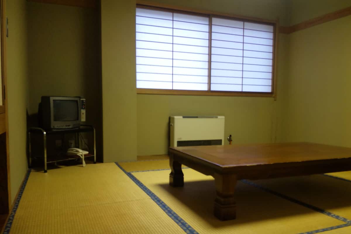 Japanese-style Room, Shared Bathroom | Bed sheets