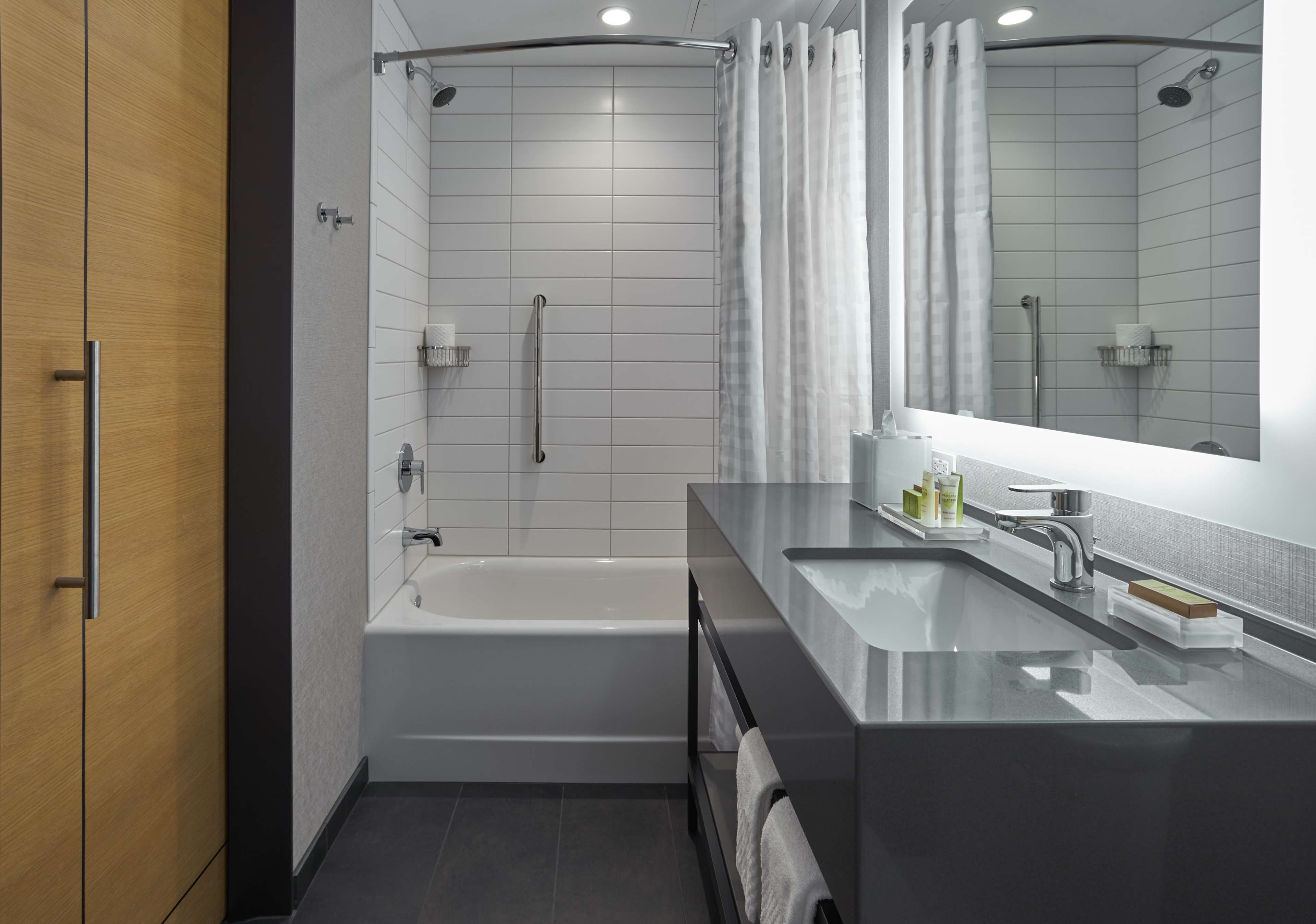 free toiletries, towels