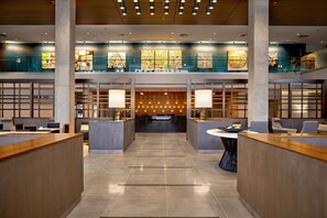 Breakfast, lunch and dinner served - Hilton Des Moines Downtown (Des Moines)