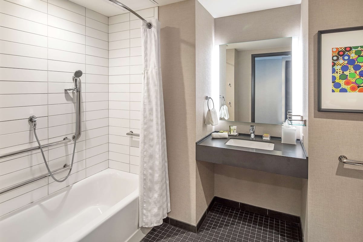 free toiletries, towels