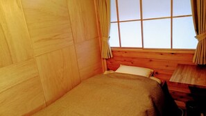 单人房 | 客房内保险箱、免费 WiFi、床单