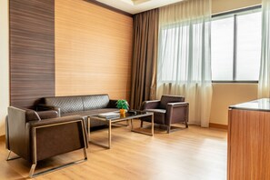 Junior Suite | Minibar, in-room safe, desk, free WiFi - M One Hotel (Batam)