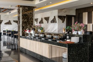 Breakfast, lunch, dinner served; local and international cuisine 