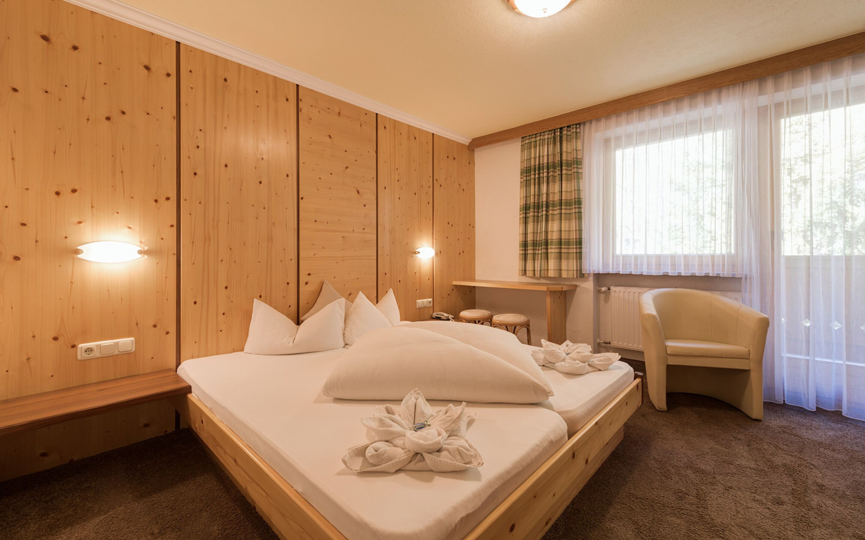 Caja de seguridad en la habitación, escritorio y wifi gratis 