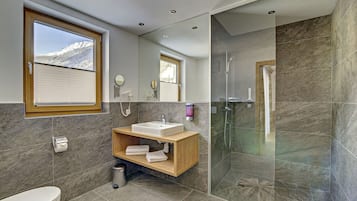 Family Room (Enzian Deluxe ) | Bathroom | Hair dryer, towels