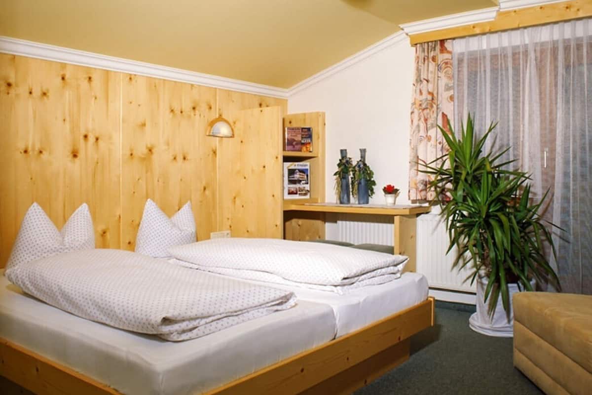 Basic Double Room (Trisanna) | In-room safe, desk, free WiFi, bed sheets