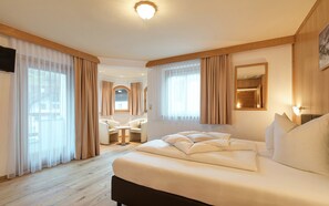 Double Room (Dream) | In-room safe, desk, free WiFi, bed sheets - Hotel Enzian (See)