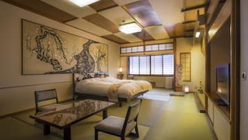 A Type Superior Twin Room 2 Beds and 2 Futons (with Private Toilet, Shared Bathroom), Non Smoking | Down comforters, in-room safe, desk, free WiFi