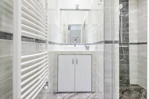 Bathroom - Dominik Apartment (Budapest)