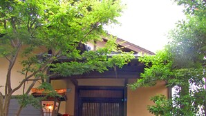 施設の正面