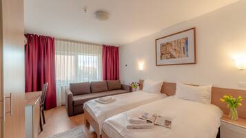 1 bedroom, hypo-allergenic bedding, memory-foam beds, desk