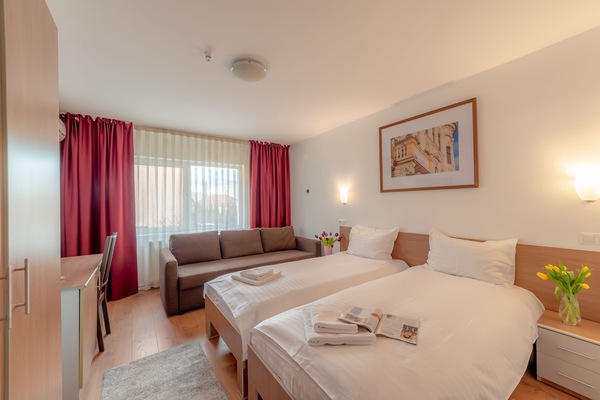 Family Quadruple Room | Hypo-allergenic bedding, memory foam beds, desk, laptop workspace
