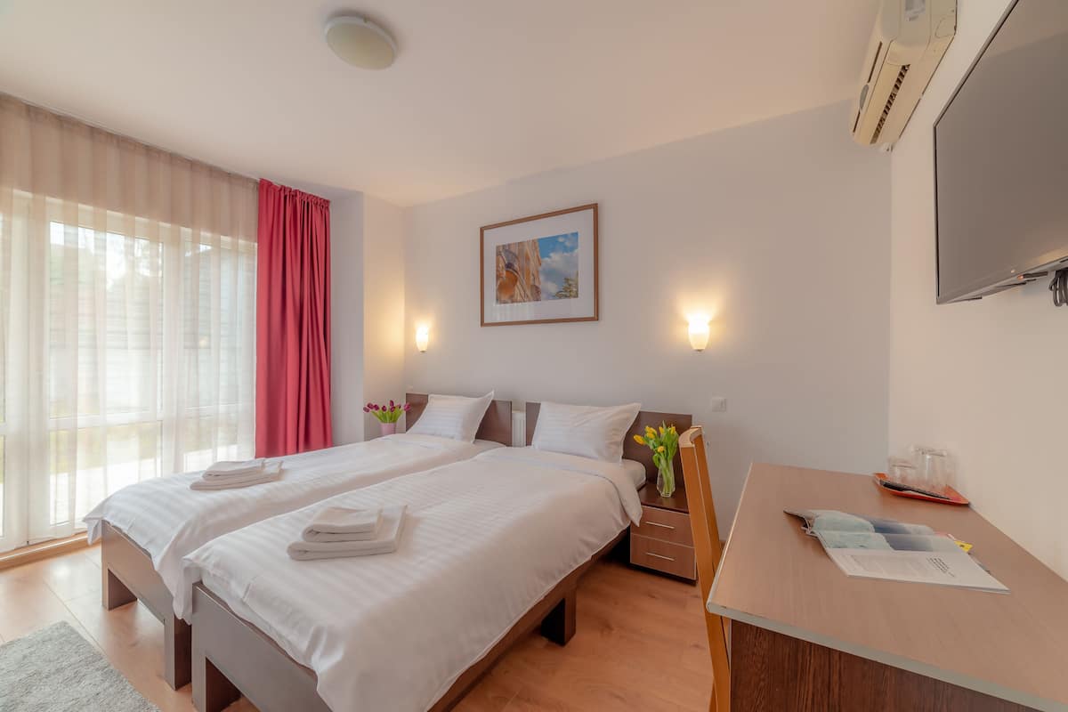 Standard Twin Room | 1 bedroom, hypo-allergenic bedding, memory foam beds, desk