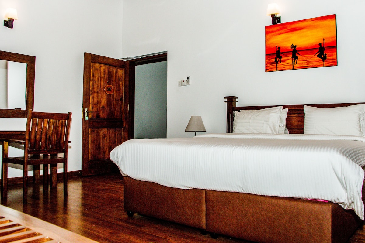 superior suite, 1 king bed, balcony, sea view | room amenity