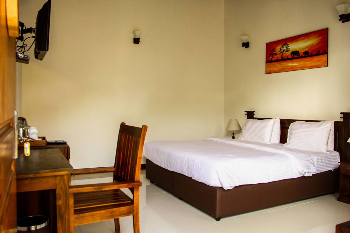 Deluxe Double Room, 1 Queen Bed, Smoking | Room amenity