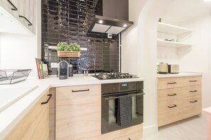 Apartment | Private kitchen | Fridge, microwave, oven, stovetop - Venus Apartments - Opera (Budapest)