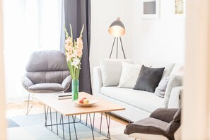 Apartment | Living room | 1-inch TV with digital channels