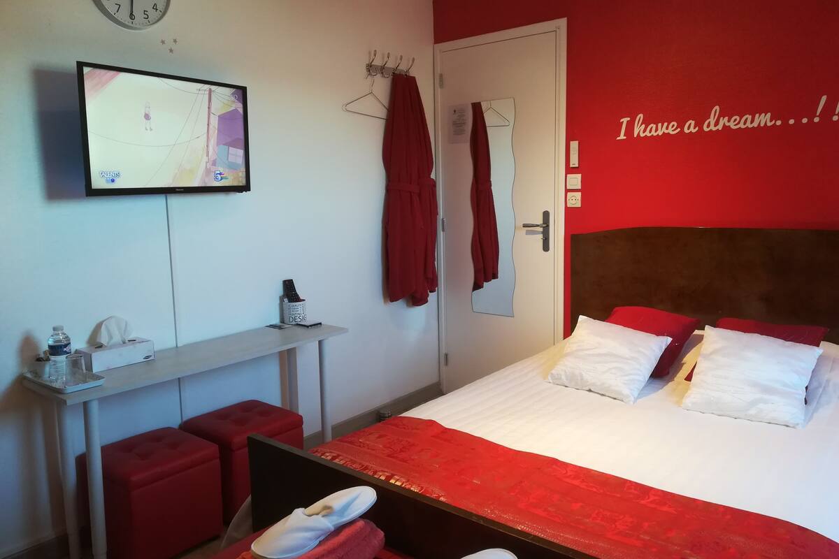 Habitación doble Confort, 1 habitación, para no fumadores, baño privado | Ropa de cama de alta calidad y decoración personalizada