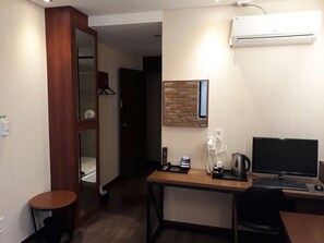 Deluxe Room (Semi Deluxe A) | Blackout drapes, free WiFi, bed sheets - 2day Hotel (Geoje)