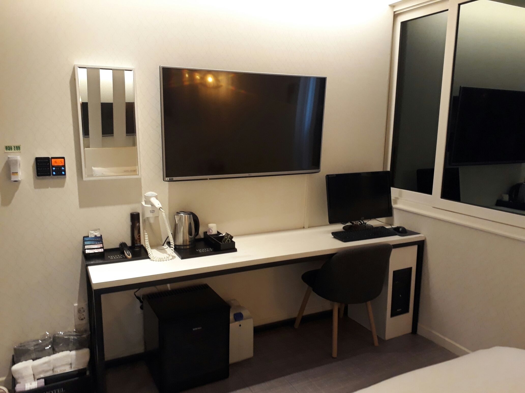 standard room | blackout curtains, free wifi, bed sheets