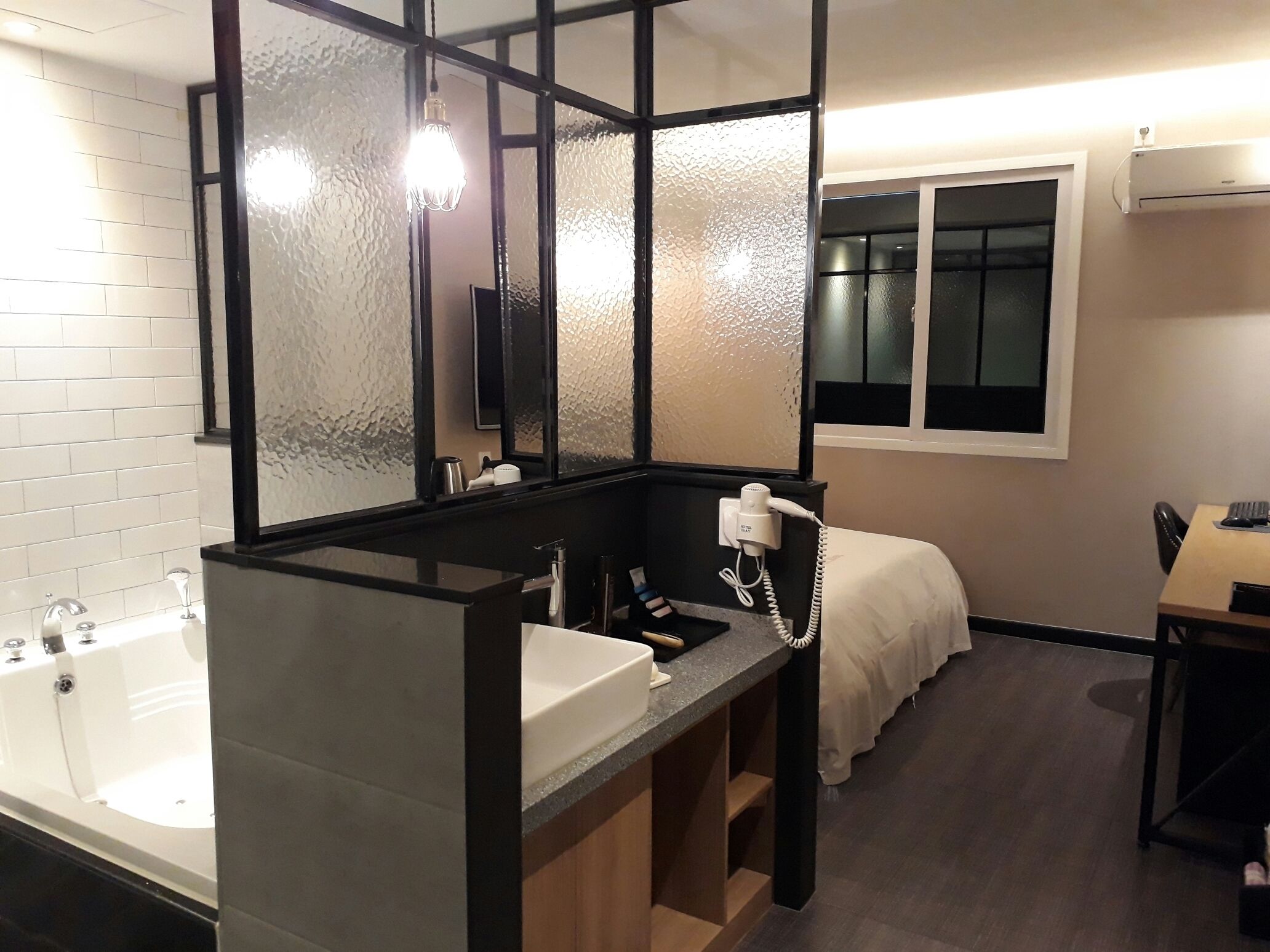 deluxe room (semi deluxe b- spa) | blackout curtains, free wifi, bed sheets