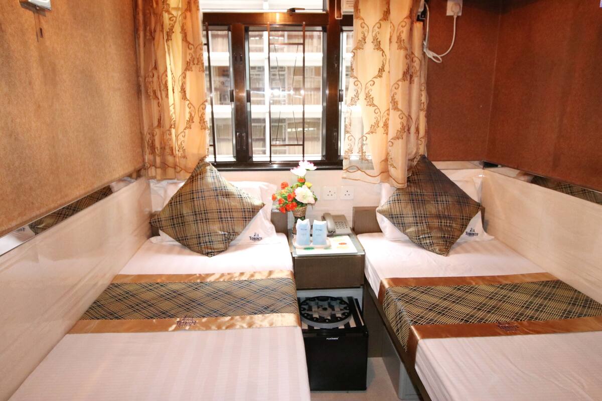 Twin Room | In-room safe, soundproofing, iron/ironing board (on request)