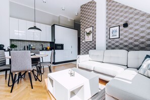 Business Apartment, 1 Bedroom (8/16) | Living area - City Lights Apartments - Topolowa (Kraków)