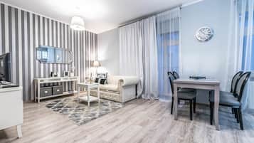 Appartamento, 1 camera da letto (8/31, Topolowa 8/32 Street) | Area soggiorno | TV a schermo piatto