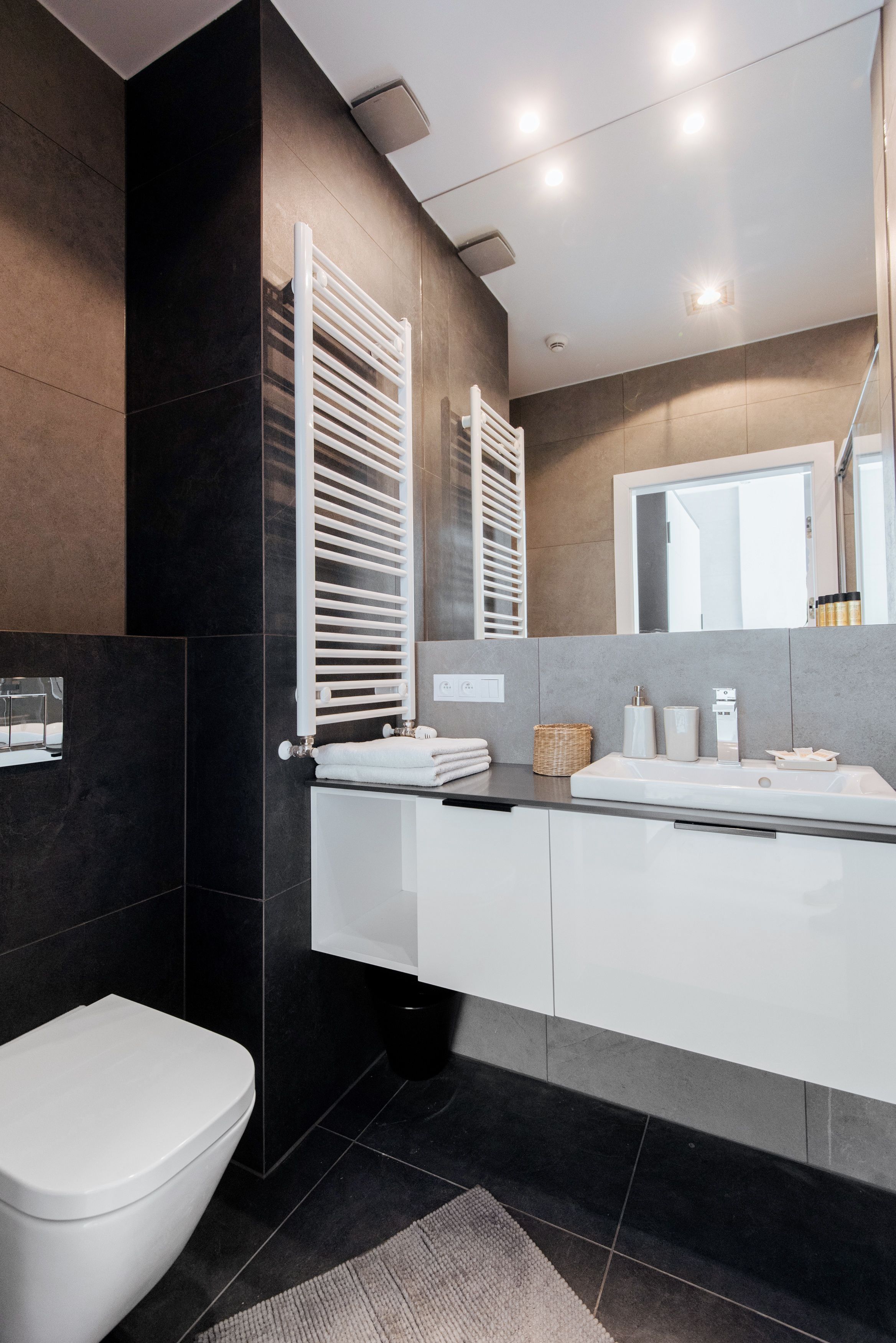 Apartamento Business, 1 habitación (8/16) | Baño | Ducha, artículos de higiene personal gratuitos y secador de pelo