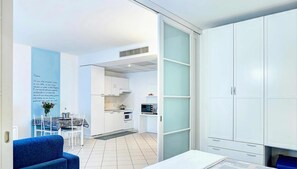 Appartement Deluxe | Fer et planche Ă repasser, accĂšs au Wi-Fi (inclus), literie fournie