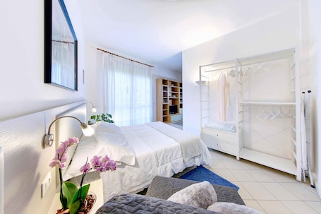 Appartamento Garden | Iron/ironing board, free WiFi, bed sheets, wheelchair access