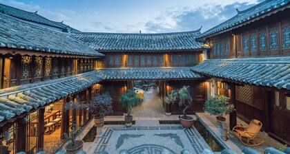 Lize Graceland Artistic Suite Inn