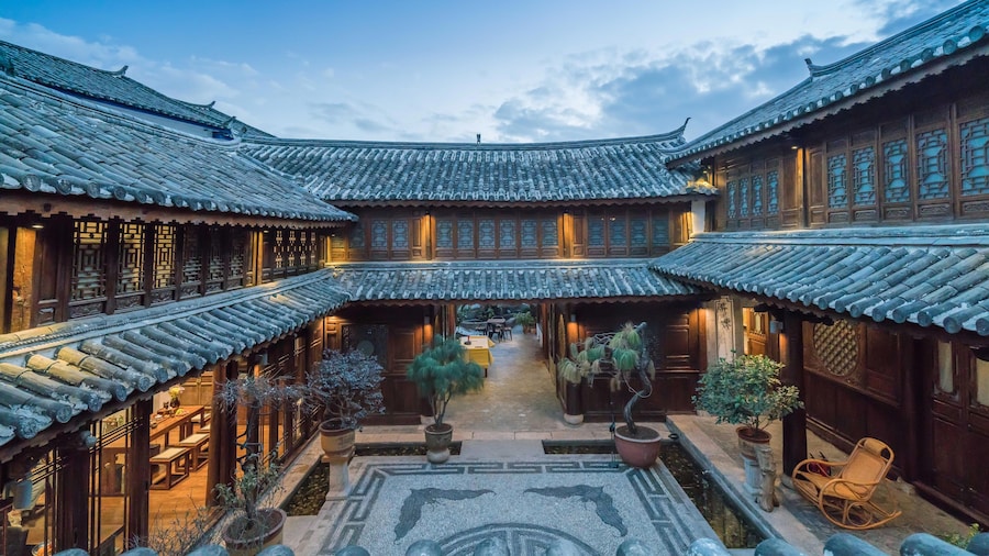 Lize Graceland Artistic Suite Inn