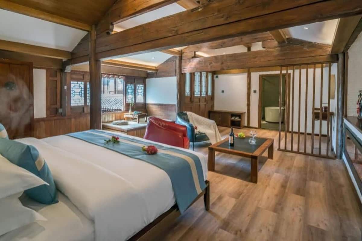 Minibar, in-room safe, desk, blackout drapes