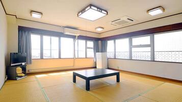 Individually furnished, desk, free WiFi, bed sheets