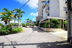 Free self-parking - Hotel Kyowa (Miyakojima)