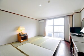 Tradisjonelt rom, anneks (Japanese-style) | Individuelt innredet, skrivebord, wi-fi (inkludert) og sengetøy