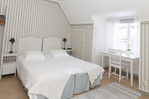 Kamar Double | Minibar, meja kerja, kedap suara, dan setrika/meja setrika